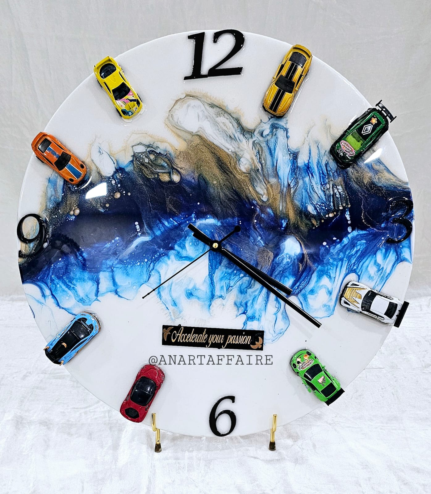 Creative resin clock featuring miniature cars and blue abstract art